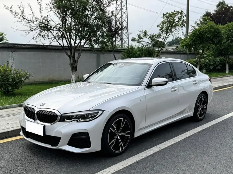 BMW 3-Series, 2022