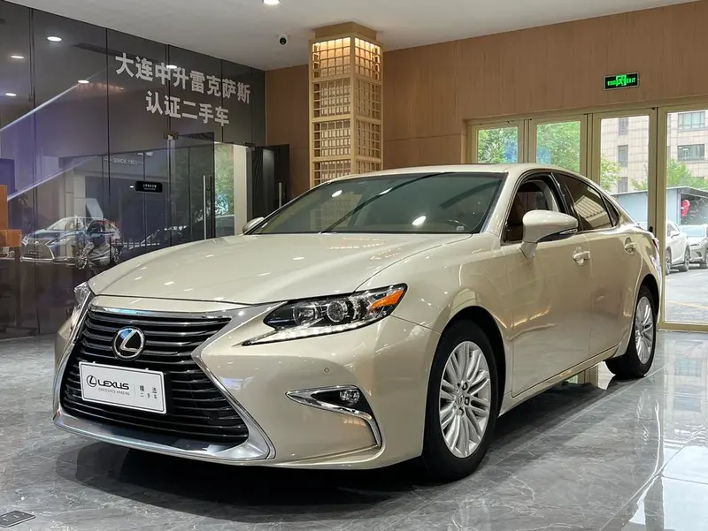 Lexus ES 200 Elite Edition, 2015 — фото 1