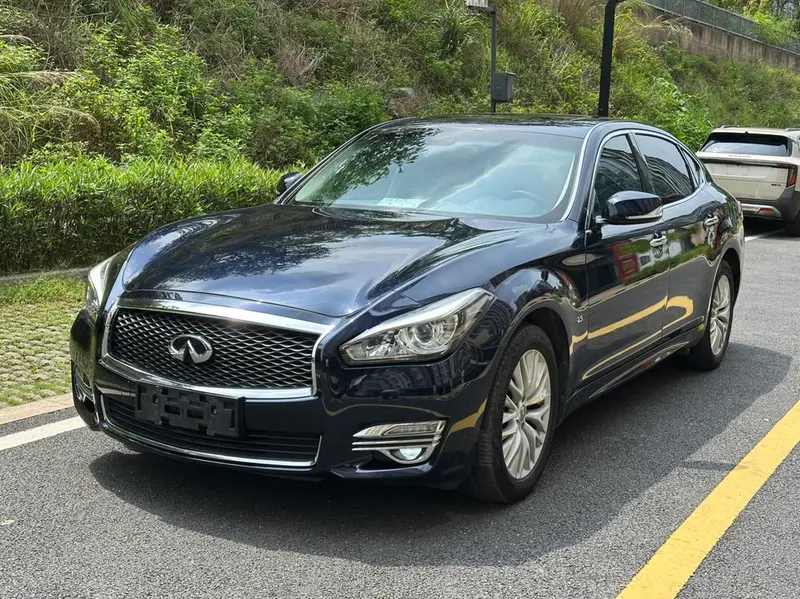 Infiniti Q70, 2015