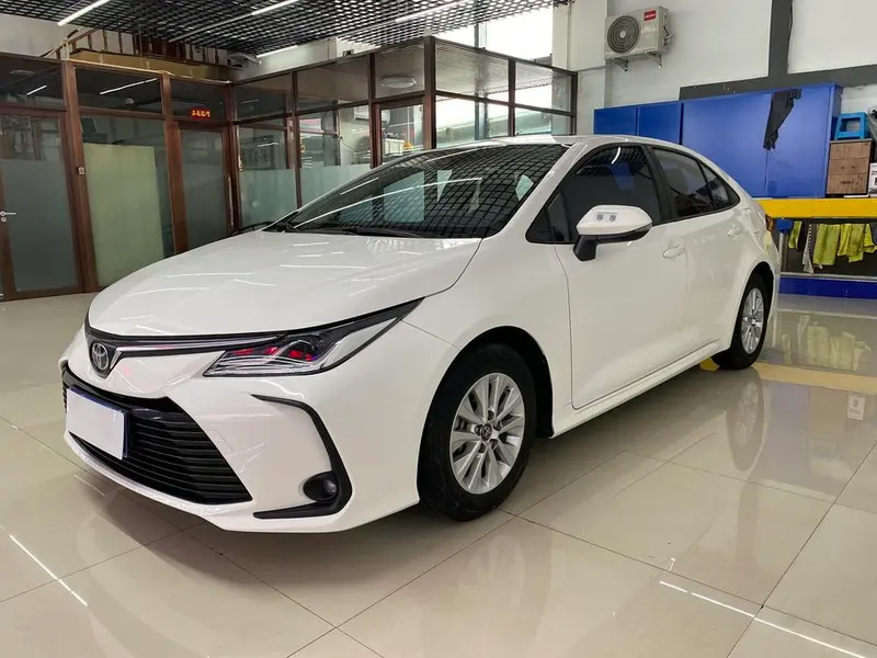 Toyota Corolla 1.5L CVT Elite Edition, 2021 — фото 1