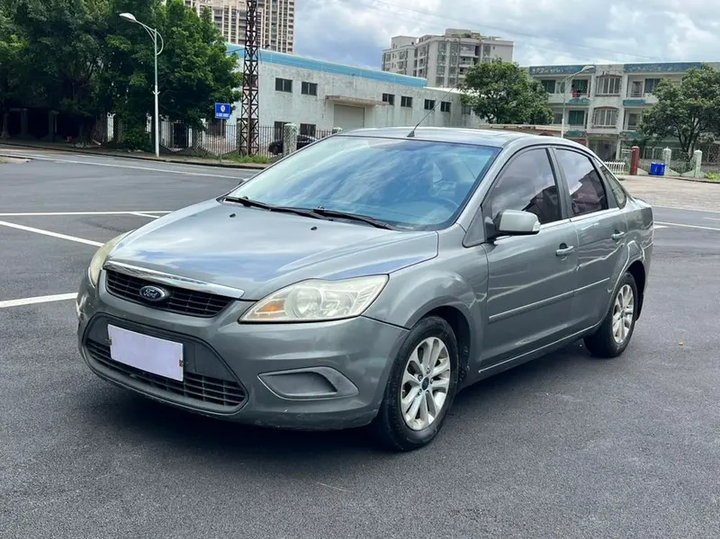 Ford Focus Sedan Classic 1.8L Auto Fashion Version, 2012 — фото 1
