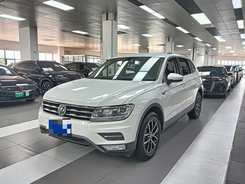 Volkswagen Tiguan L 330TSI Auto 2WD Comfort Edition, 2018 — фото 1