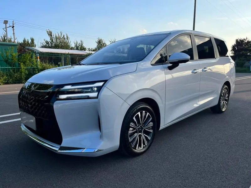 Wuling Xingguang 730 PHEV, 2025