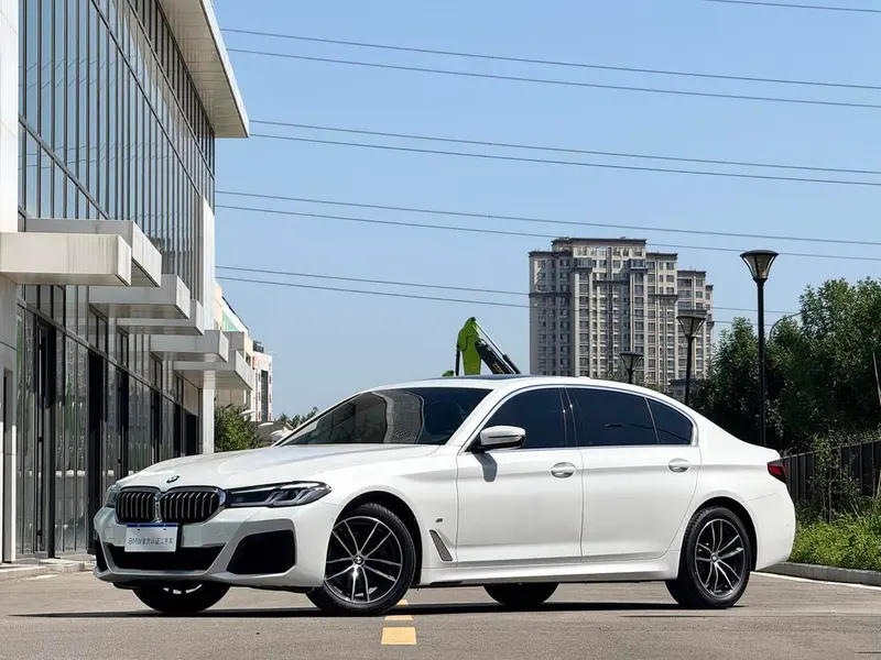 BMW 5-Series, 2022