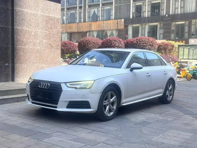 Audi A4L 40 TFSI Fashion Version, 2017 — фото 1