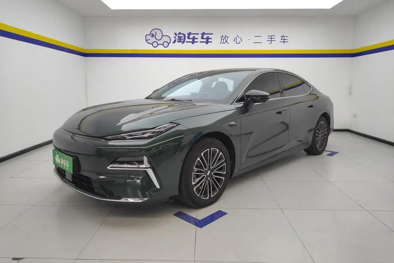 Galaxy Xingyao 8 PHEV 130km EM-i Premium Edition, 2025 — фото 1