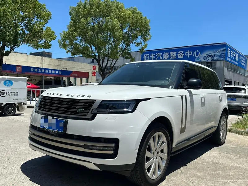 Land Rover Range Rover 3.0 L6 400PS 7-Seater Extended Edition, 2023 — фото 1