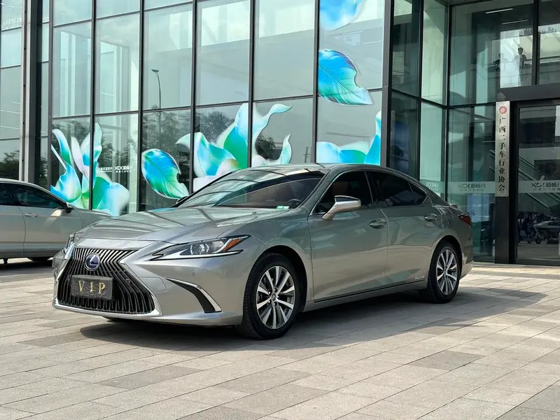 Lexus ES 300h Edition, 2021 — фото 1