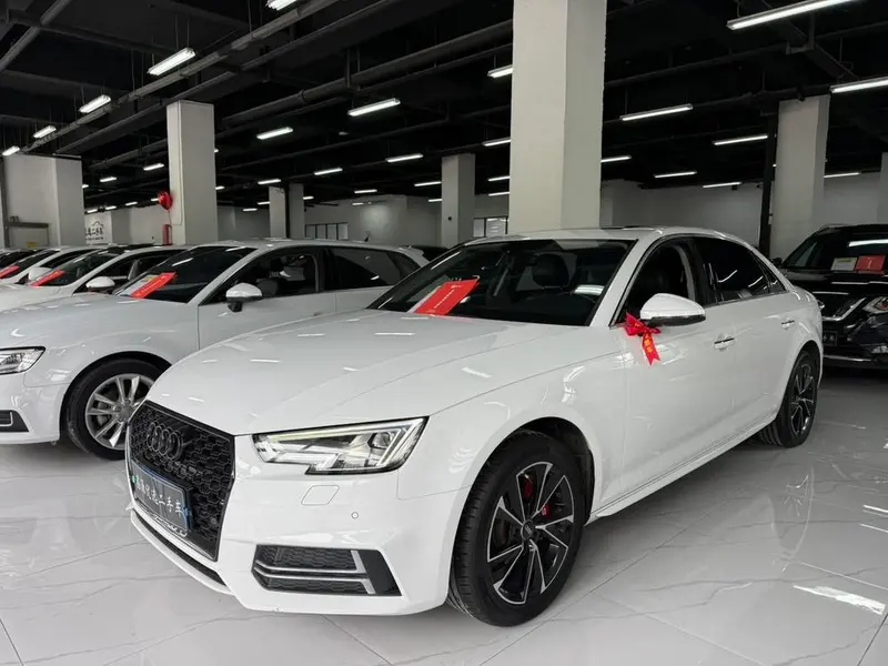 Audi A4L 30 Version 40 TFSI Version, 2018 — фото 1