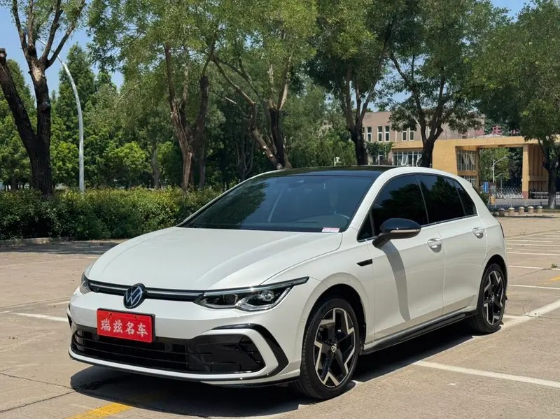 Volkswagen Golf 280TSI DSG R-Line, 2023 — фото 1
