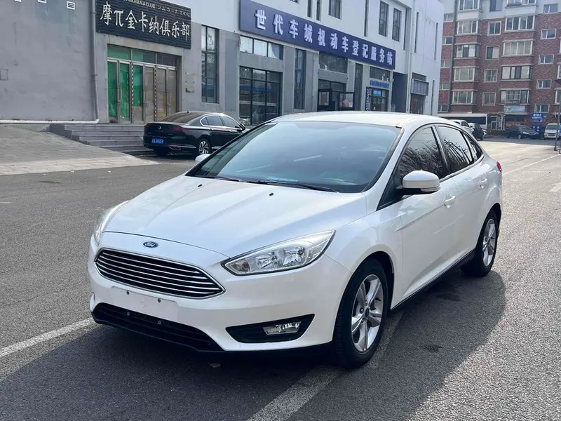 Ford Focus Sedan 1.6L Auto Style Version, 2015 — фото 1