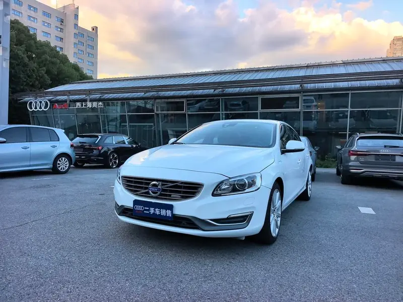 Volvo S60 PHEV S60L E Hybrid T6 Edition, 2015 — фото 1