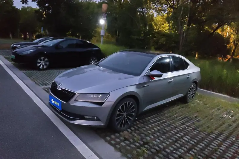 Skoda Superb TSI330 DSG Edition, 2016 — фото 1