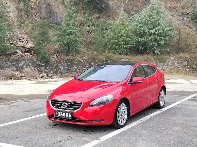 Volvo V40, 2013