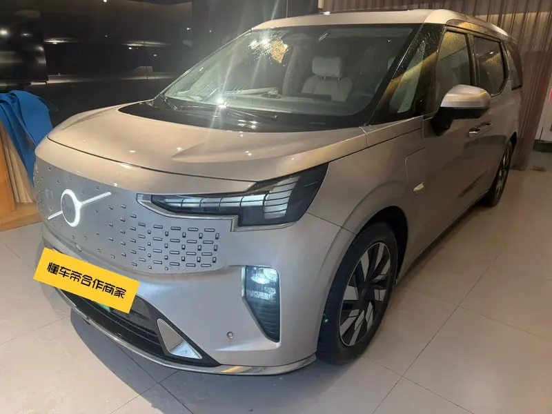 Volvo EM90, 2025