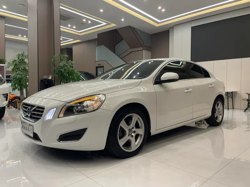 Volvo S60 (Import) T5 Comfort Edition, 2013 — фото 1