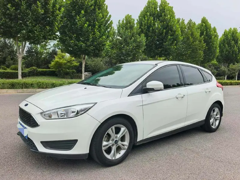 Ford Focus Classic Edition Hatchback 1.6L Auto Comfort Version Edition, 2018 — фото 1