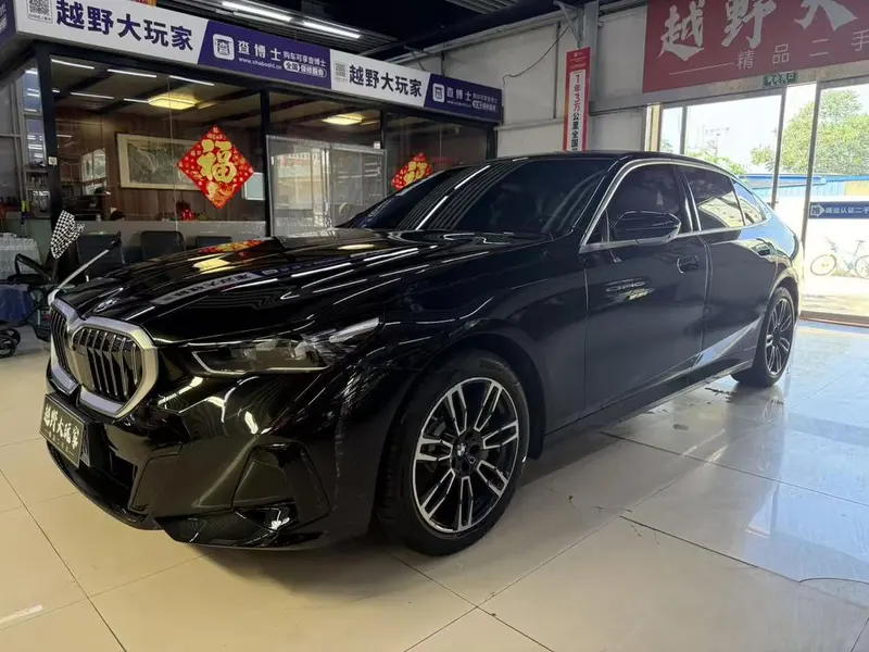 BMW 5-Series, 2025
