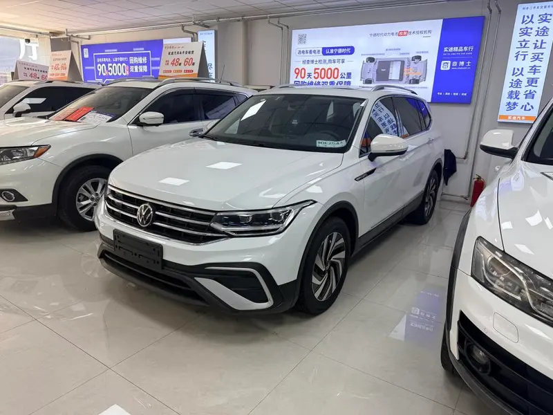 Volkswagen Tiguan L 300TSI 2WD Smart Edition, 2023 — фото 1
