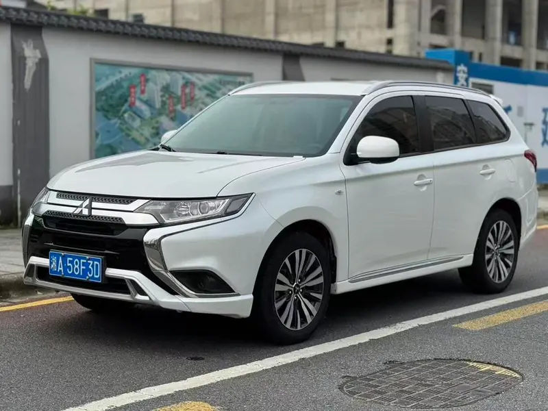 Mitsubishi Outlander, 2021