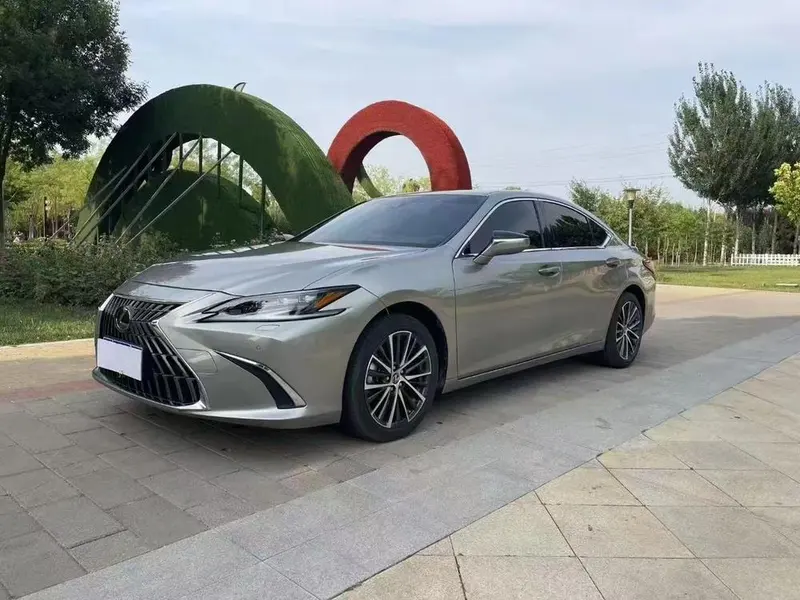 Lexus ES 300h Refined Edition, 2022 — фото 1