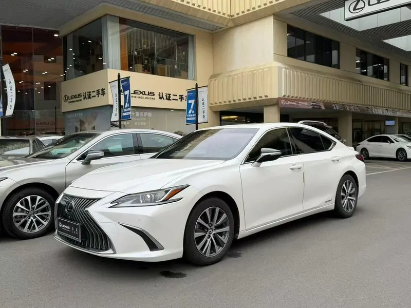 Lexus ES 300h Edition CN6, 2018 — фото 1