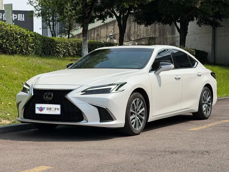 Lexus ES 200 Refined Edition, 2024 — фото 1