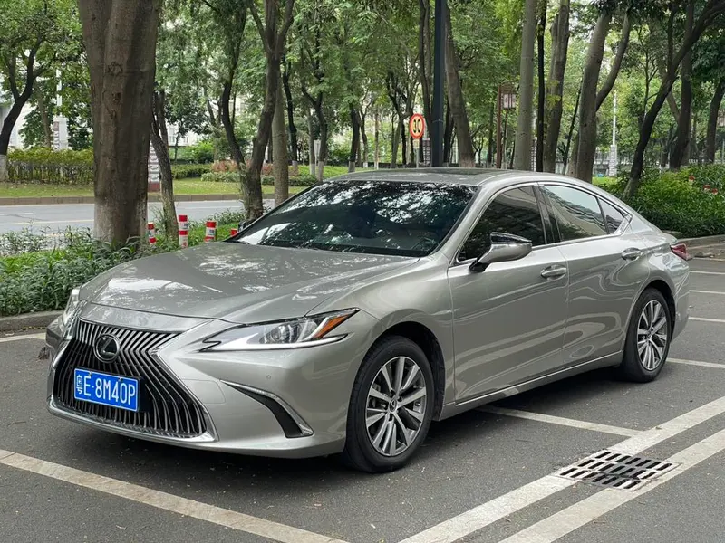 Lexus ES 200 Luxury Edition CN5, 2018 — фото 1