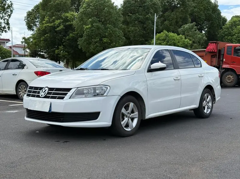 Volkswagen Lavida Facelift Classic 1.6L Auto Style Edition, 2013 — фото 1