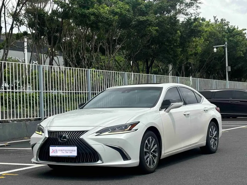 Lexus ES 200 Edition CN6, 2020 — фото 1