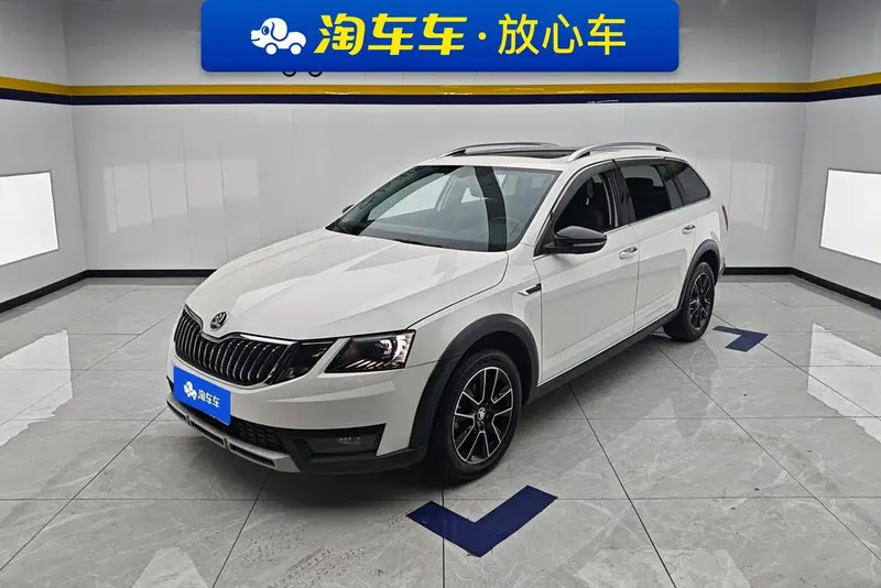 Skoda Octavia Wagon TSI230 DSG Luxury Edition, 2018 — фото 1