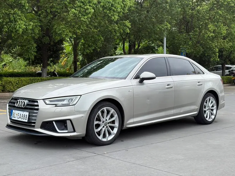 Audi A4L 30 Version 40 TFSI Fashion Version, 2018 — фото 1