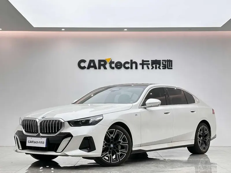 BMW 5-Series, 2025