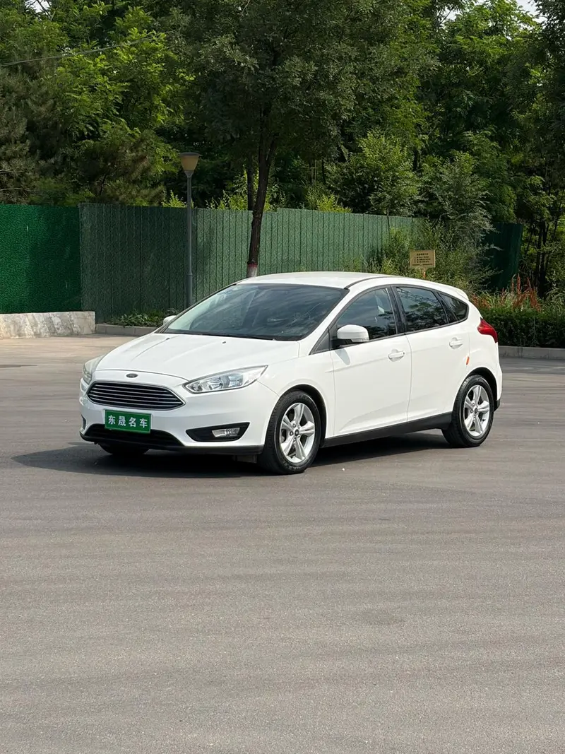 Ford Focus Hatchback 1.6L Auto Comfort Version Edition, 2017 — фото 1