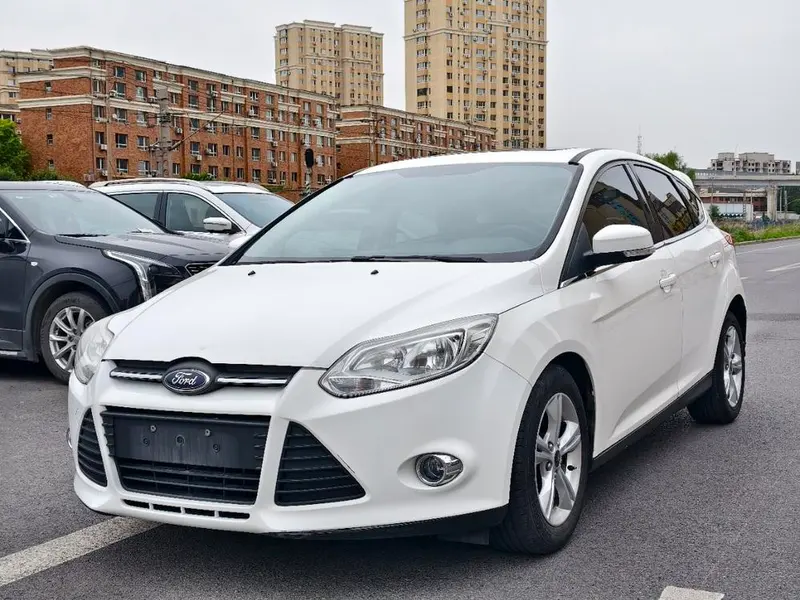 Ford Focus Hatchback 1.6L Auto Style Version, 2012 — фото 1