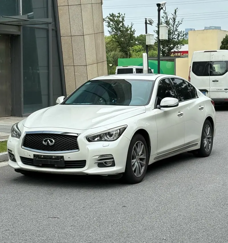 Infiniti Q50L, 2015