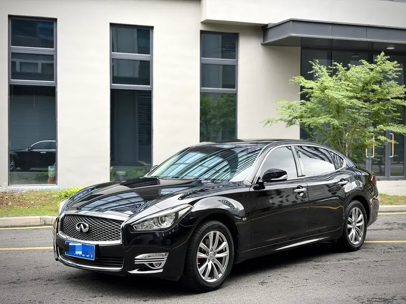Infiniti Q70, 2015