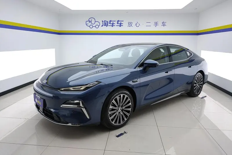 Galaxy Xingyao 8 PHEV 130km EM-P Explorer Edition, 2025 — фото 1