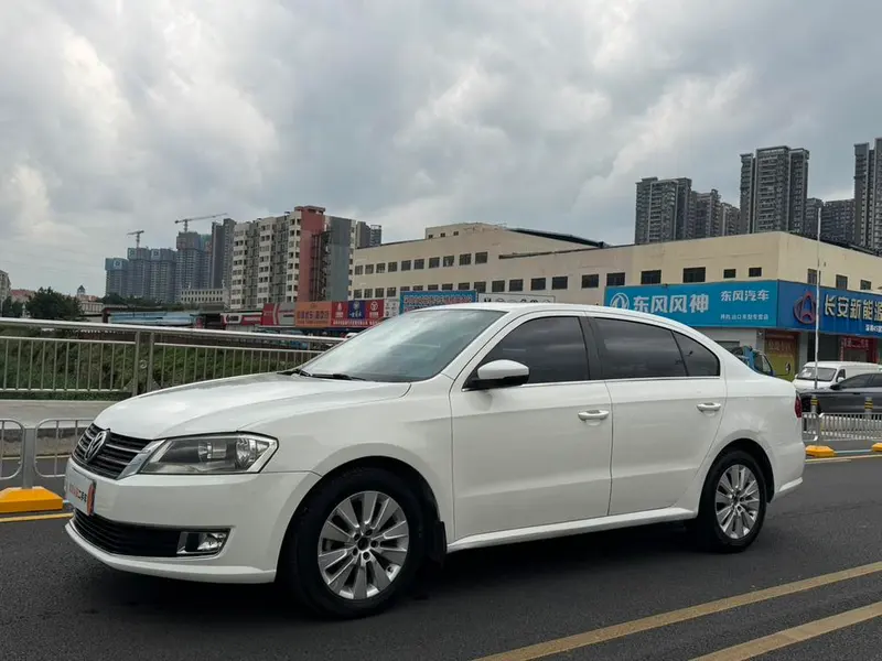 Volkswagen Lavida 1.6L Auto Comfort Edition, 2013 — фото 1