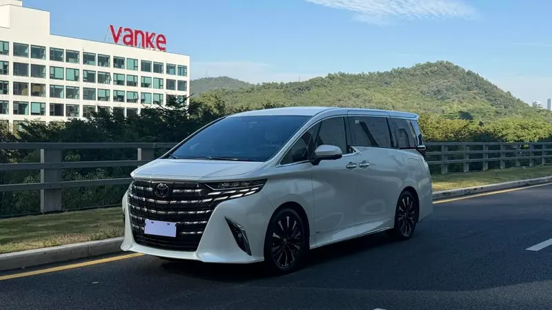 Toyota Alphard, 2023