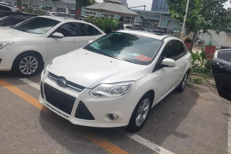 Ford Focus Sedan 1.6L Auto Style Version, 2012 — фото 1