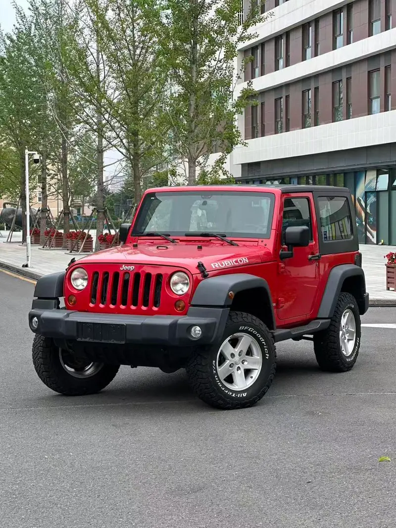 Jeep Wrangler 3.8L Sahara Edition, 2010 — фото 1
