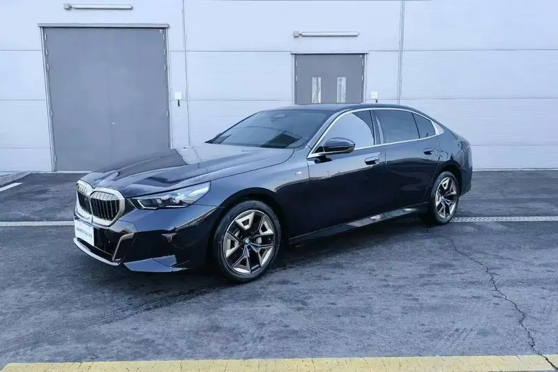 BMW 5-Series, 2025