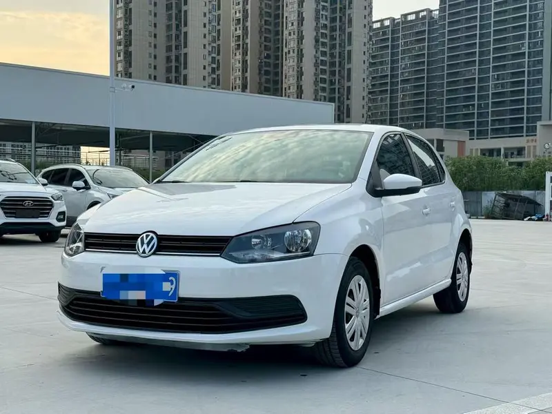 Volkswagen Polo 1.4L Auto Style Version, 2016 — фото 1