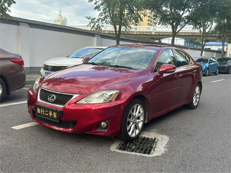 Lexus IS, 2011