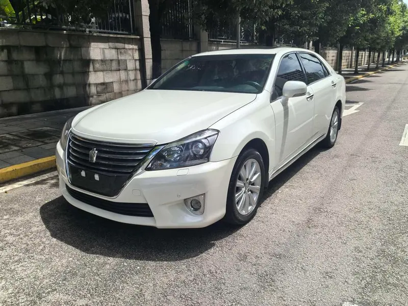 Toyota Crown, 2012