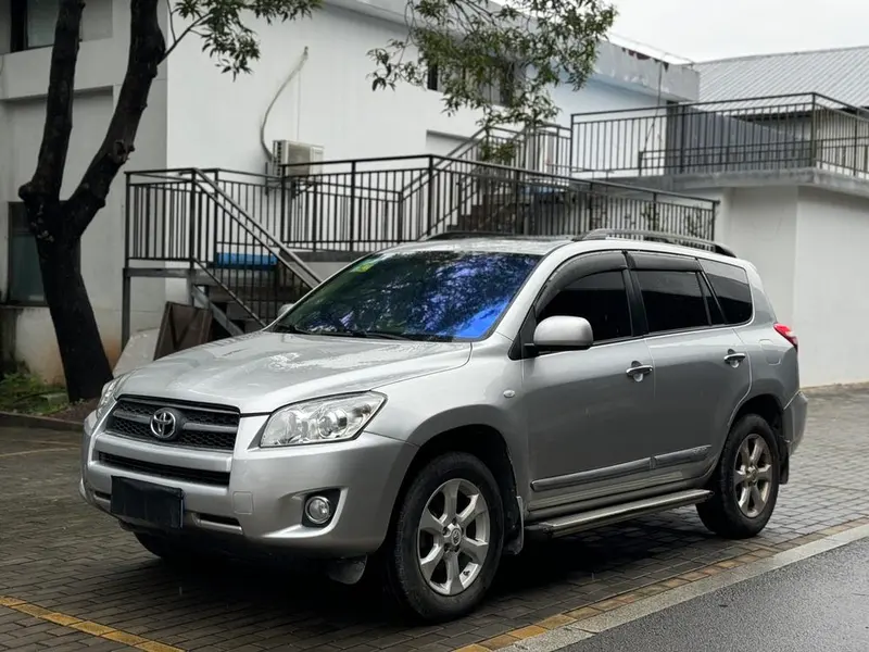 Toyota RAV4 2.0L Auto Classic Edition, 2011 — фото 1