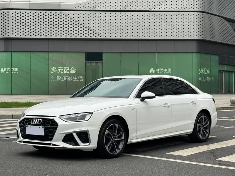 Audi A4L 40 TFSI Fashion Version, 2022 — фото 1