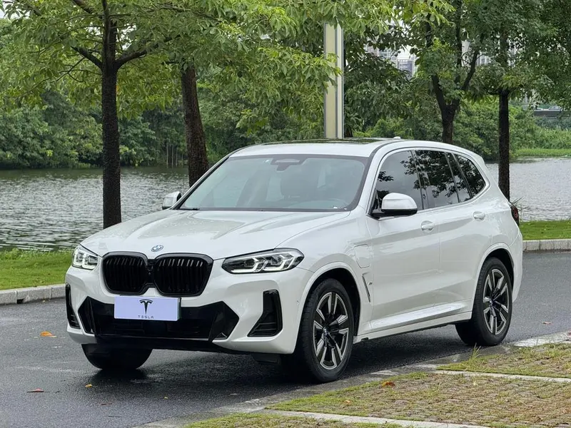 BMW iX3, 2022