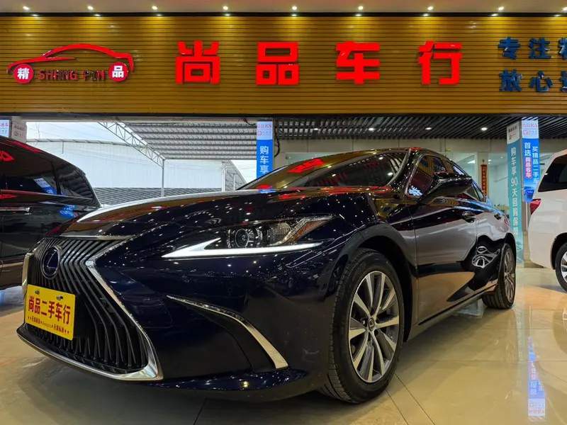 Lexus ES 300h Edition CN6, 2018 — фото 1